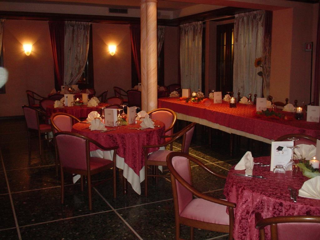 Albergo Ristorante Flora Vittorio Veneto Kültér fotó